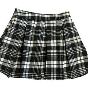 Womens medium plaid skirt